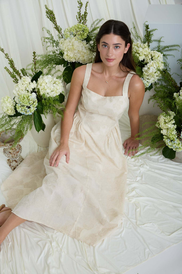 Vestido Midi Floral Jacquard: Elegancia Boutique para Eventos de Verano