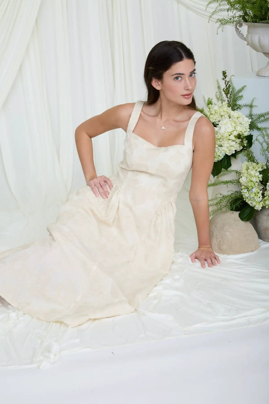 Vestido Midi Sin Mangas con Estampado Jacquard Floral by shopblupepper