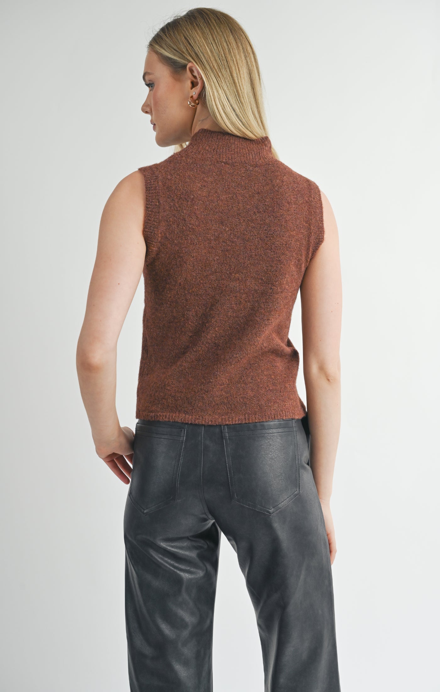 Top de Punto sin Mangas con Cuello Alto - Estilo Boutique