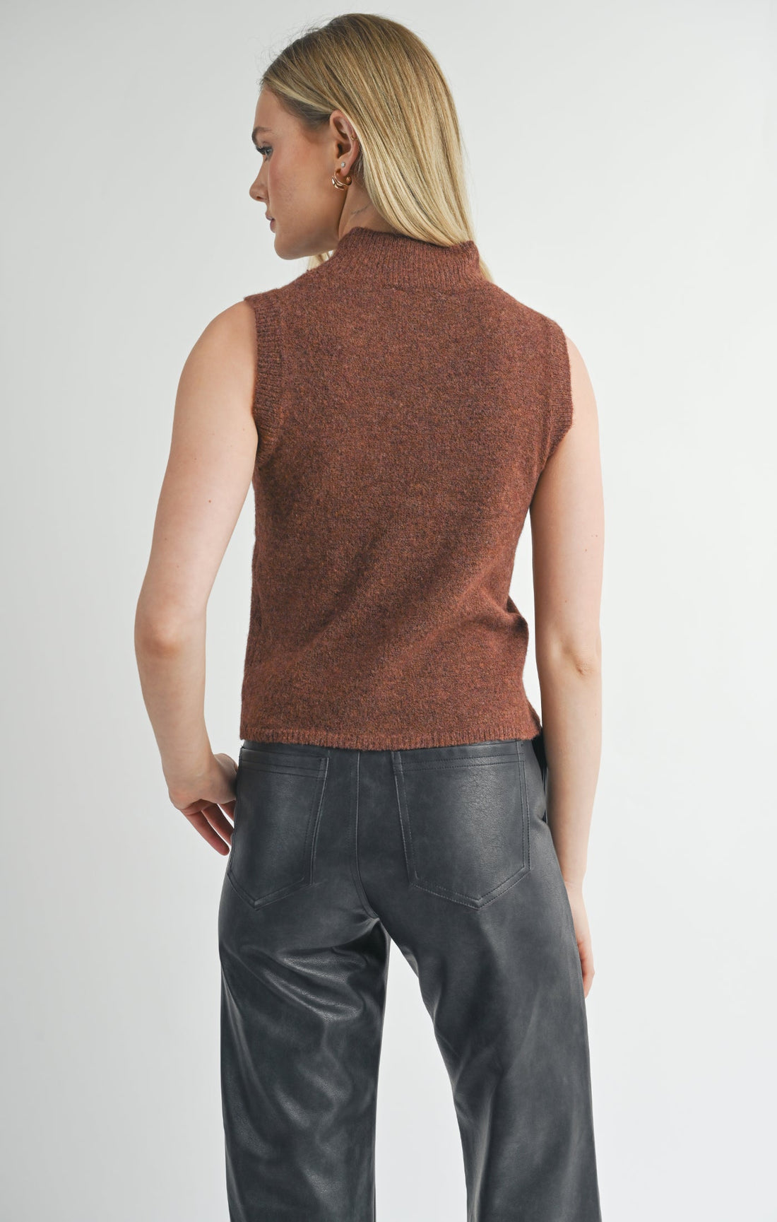 Top de Punto sin Mangas con Cuello Alto - Estilo Boutique