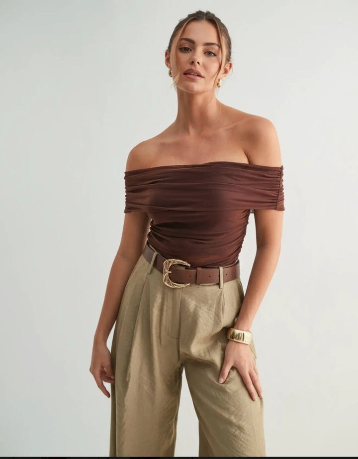 Blusa Mesh Top off shoulder de malla fruncida para mujer | Elegante y moderno | Varios colores by Yanet Collective