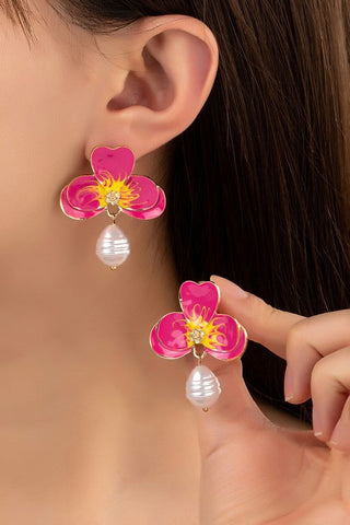 pendientes de flores fucsia con gota de perlas