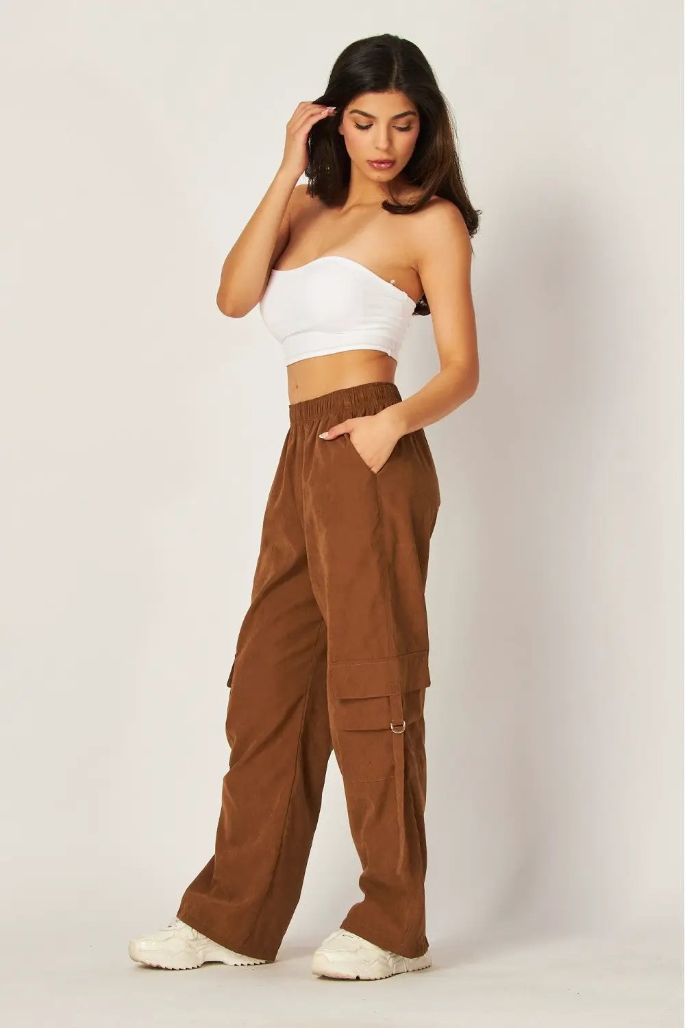 Pantalón Cargo de Mujer en Tipo Piel Suede Vegano Ligero Cafe by Yanet Collective