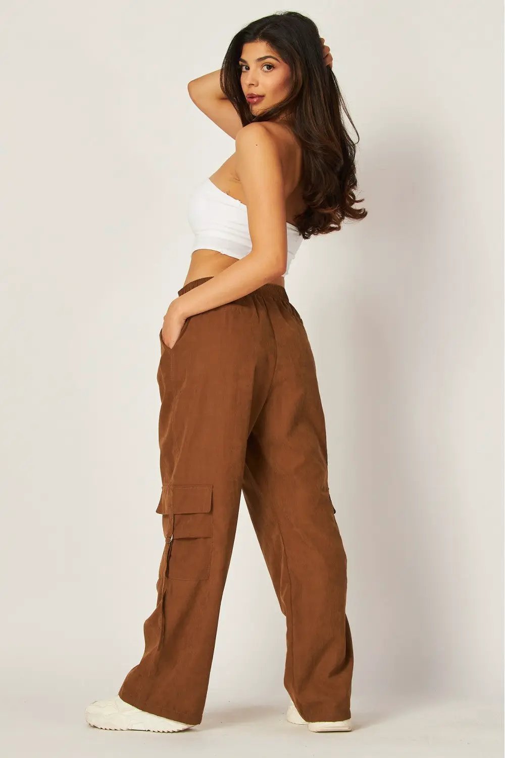 Pantalón Cargo de Mujer en Tipo Piel Suede Vegano Ligero Cafe by Yanet Collective