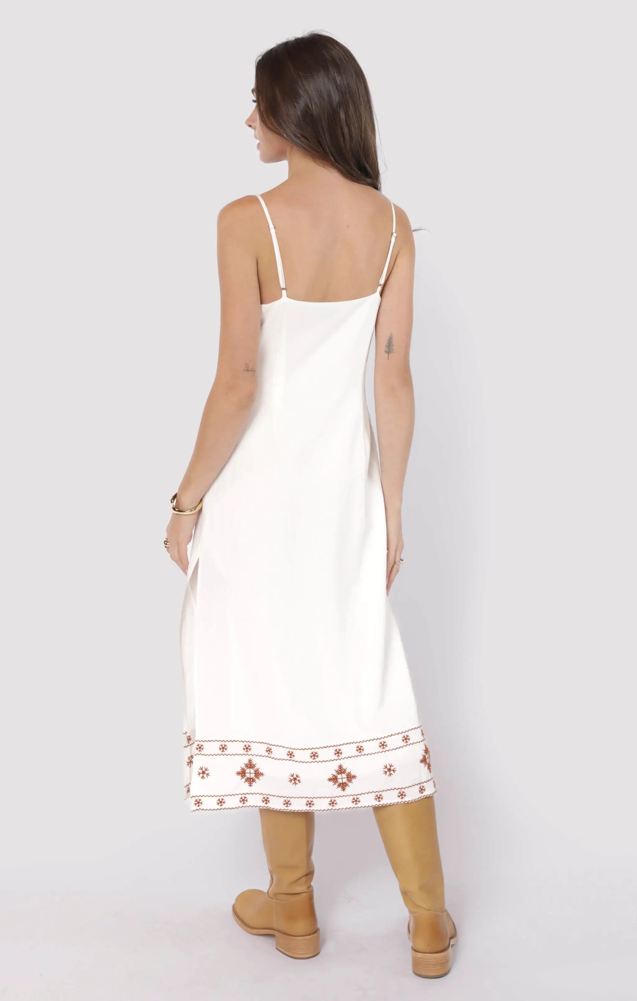 Cafes Vestido Blanco Con Flores Colección Seda Edición Limitada Para Momentos Exclusivos by Yanet Collective