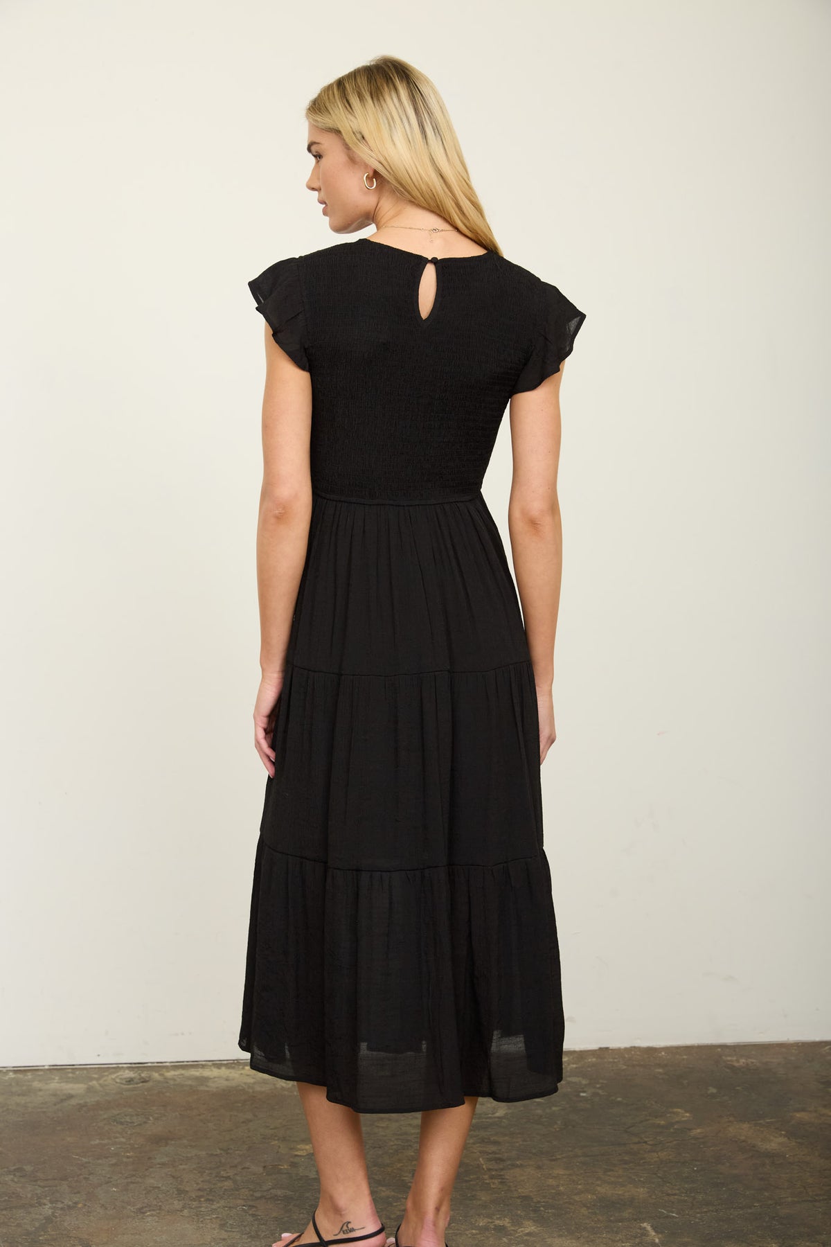 Vestido Midi Negro con Nido de Abeja - Estilo Boho Chic para Verano