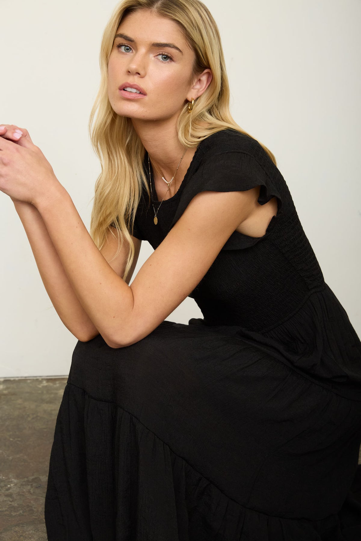 Vestido Midi Negro con Nido de Abeja - Estilo Boho Chic para Verano