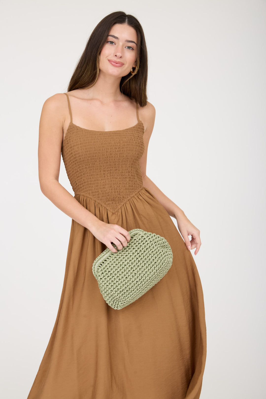 Vestido Midi Estilo Boho con Escote Smocked y Tirantes Finos