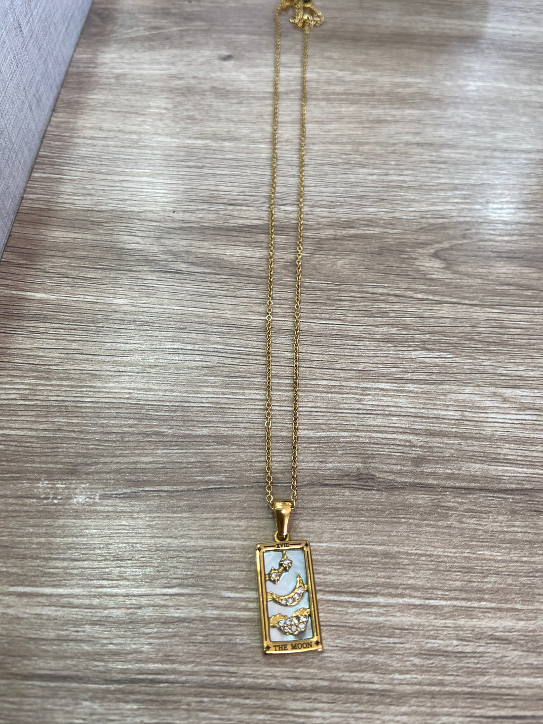 Collar THE MOON