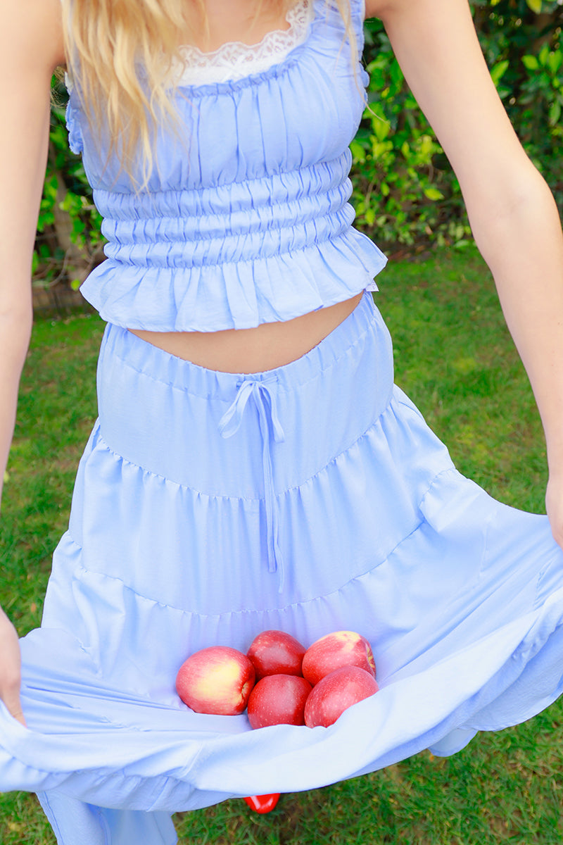 Blusa Romántica Azul Pastel con Escote Cuadrado y Detalle Fruncido