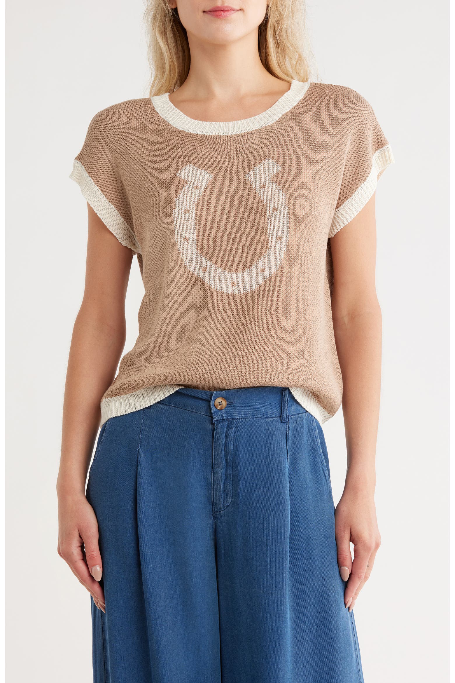 Suéter de Punto Beige con Detalle de Logo - Elegancia Boutique