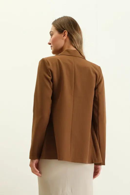 Saco Blazer Abotonado Cafe by Yanet Collective