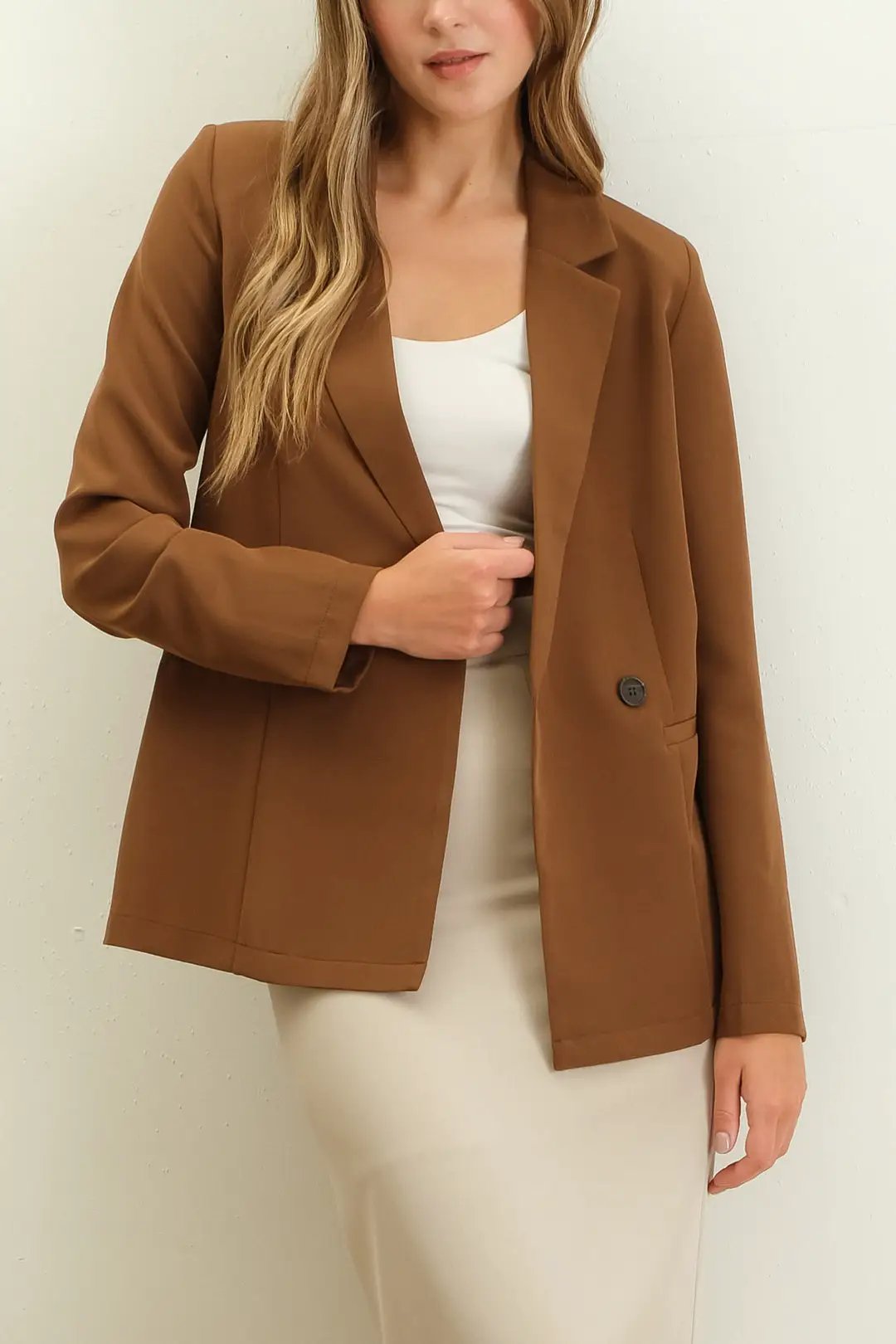 Saco Blazer Abotonado Cafe by Yanet Collective