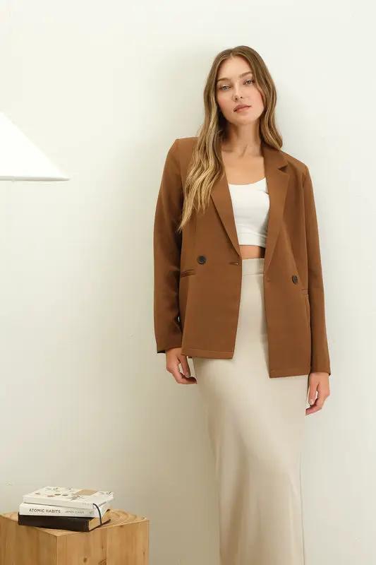Saco Blazer Abotonado Cafe by Yanet Collective