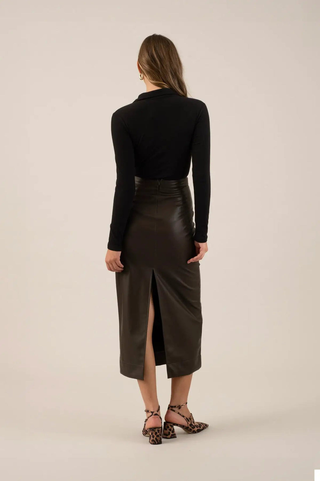 Falda Midi de Piel Sintética con Abertura: Elegancia Moderna by Yanet Collection