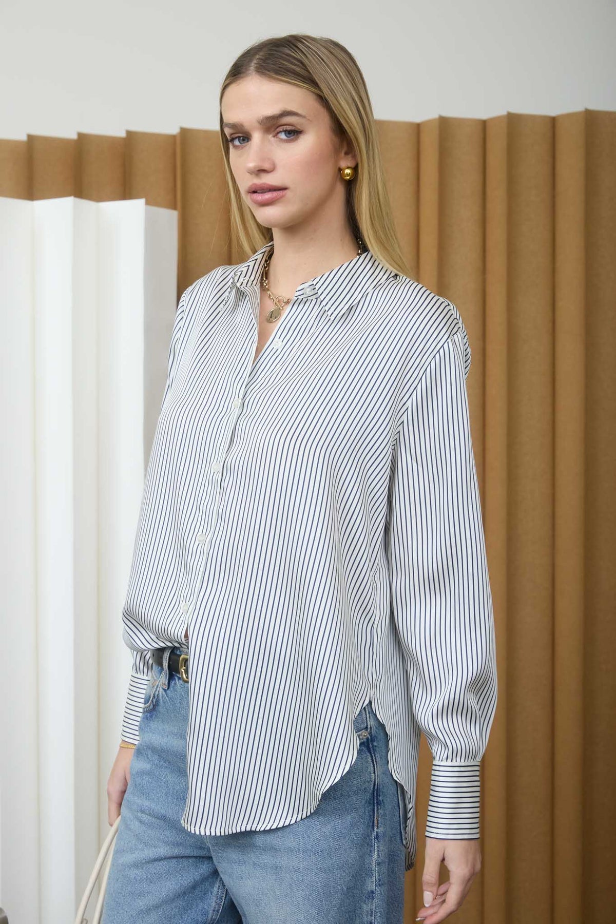 Camisa de Manga Larga con Patrón de Rayas y Cuello by shopblupepper