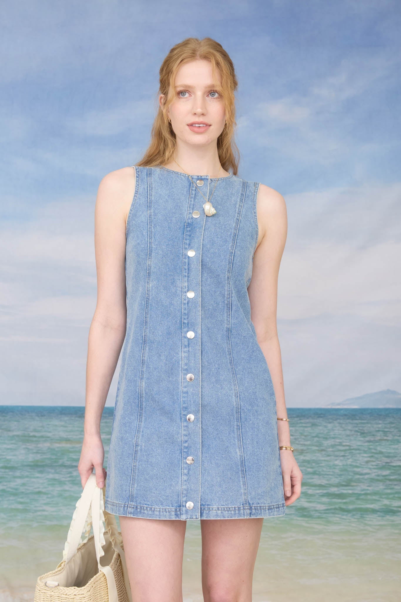 Vestido Mini de Mezclilla con Botones y Cuello Redondo