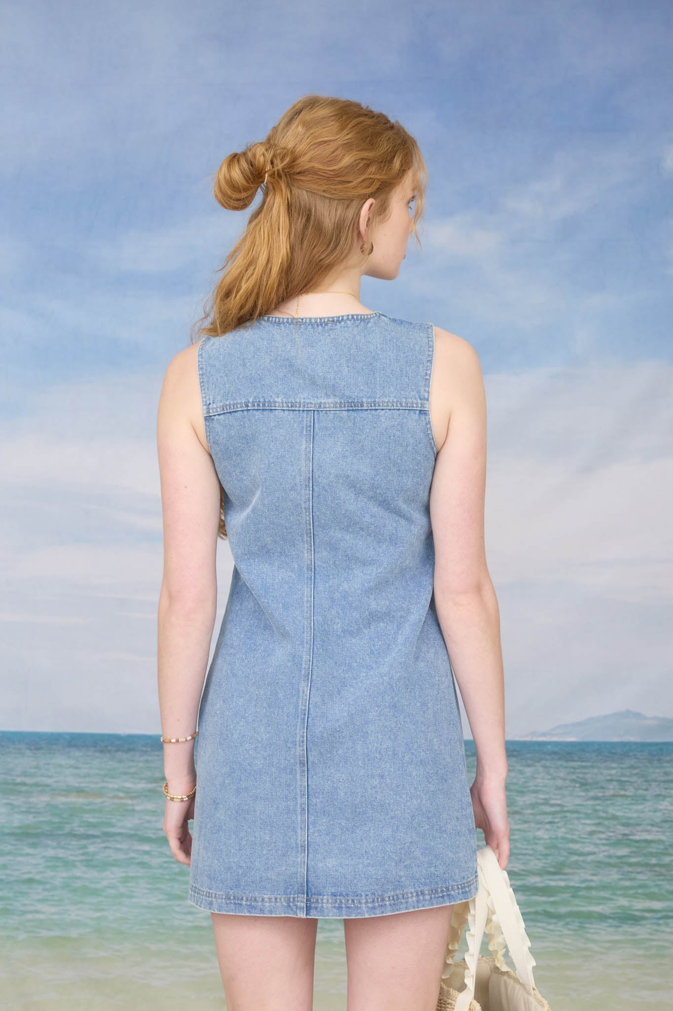 Vestido Mini de Mezclilla con Botones y Cuello Redondo