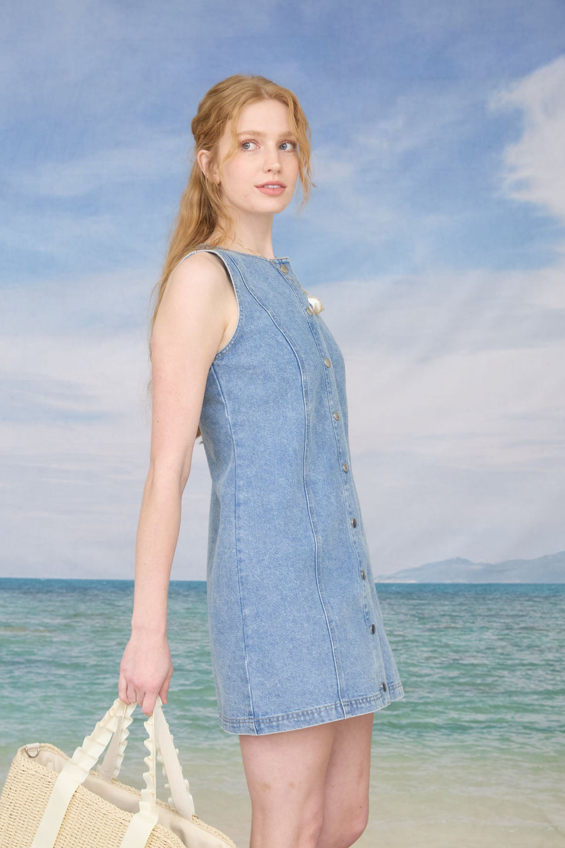 Vestido Mini de Mezclilla con Botones y Cuello Redondo