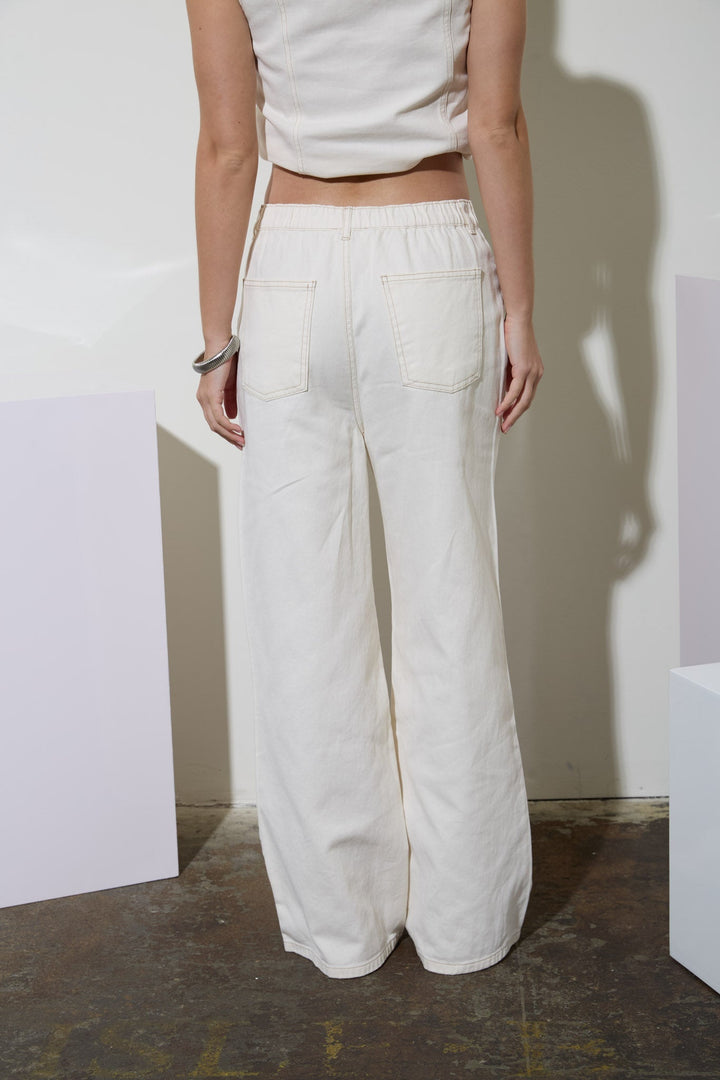 Pantalones de Mezclilla Blanca: Corte Recto, Cintura Alta y Ajuste con Cordón – 100% Algodón