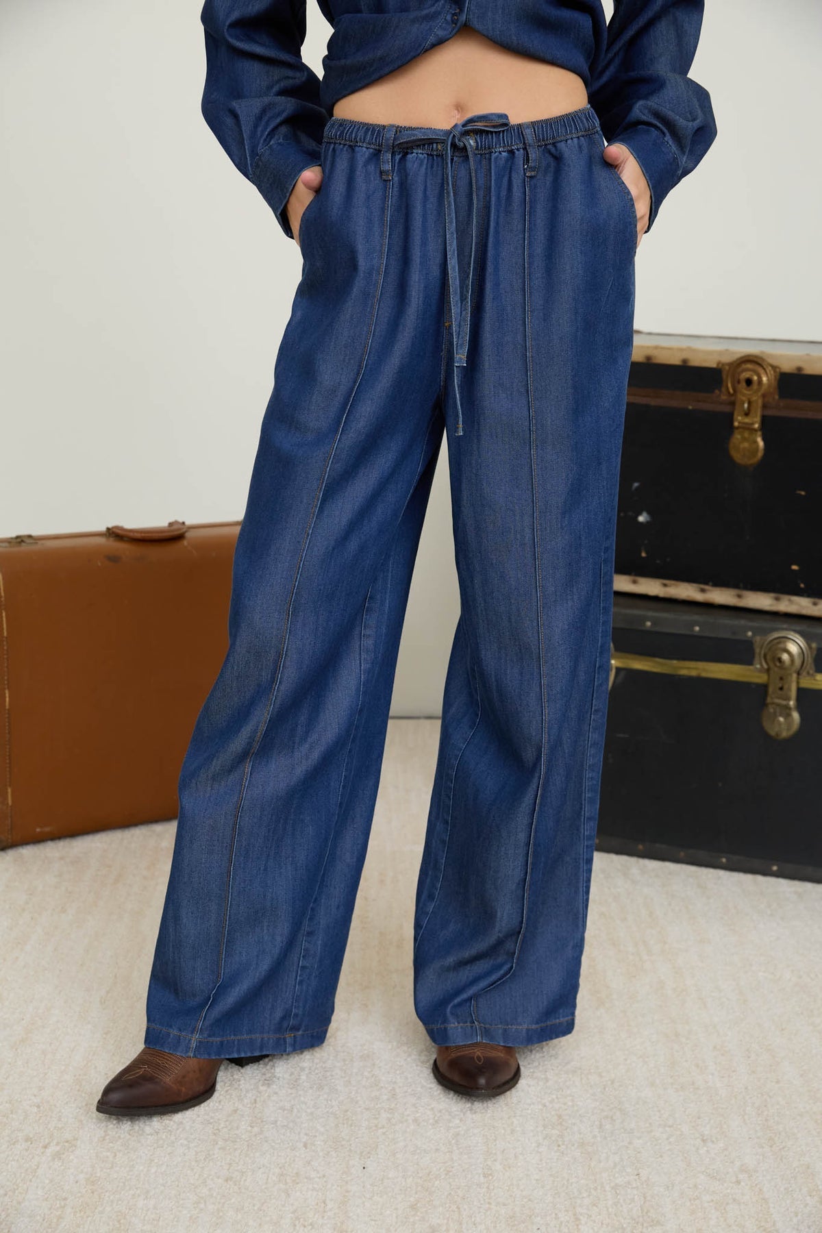 Pantalones de Mezclilla Wide Leg con Detalle de Costura Frontal y Cintura Ajustable