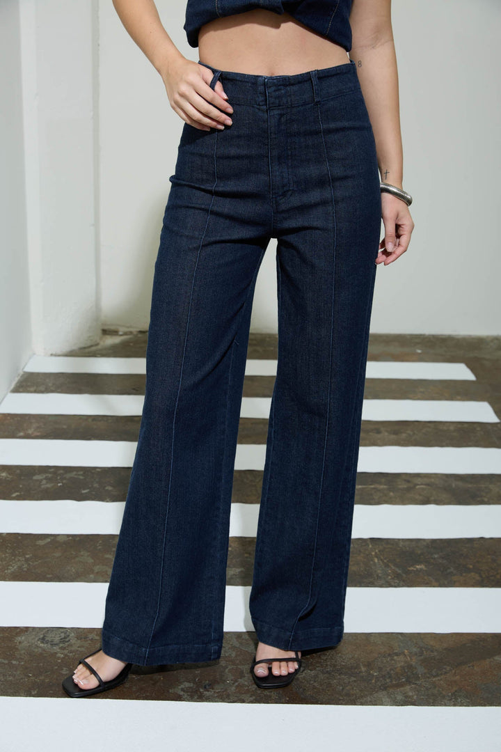 Jeans Wide Leg de Tiro Alto con Costura Frontal – Denim Elástico Azul Oscuro