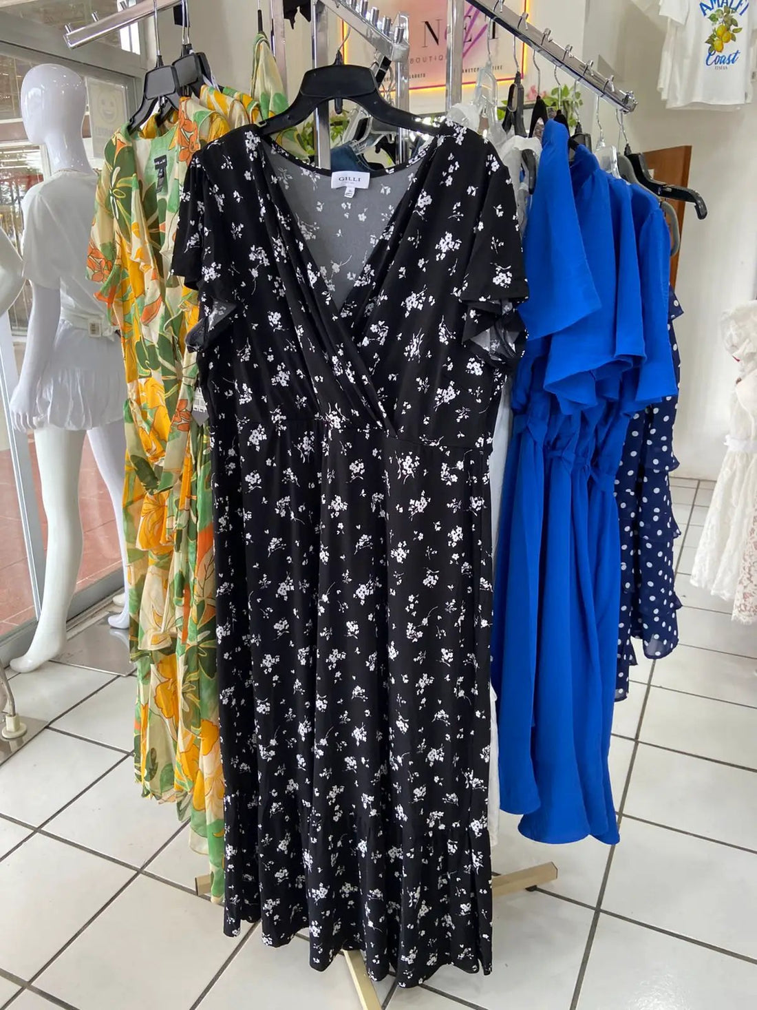 Vestido negro flores by Yanet Collective