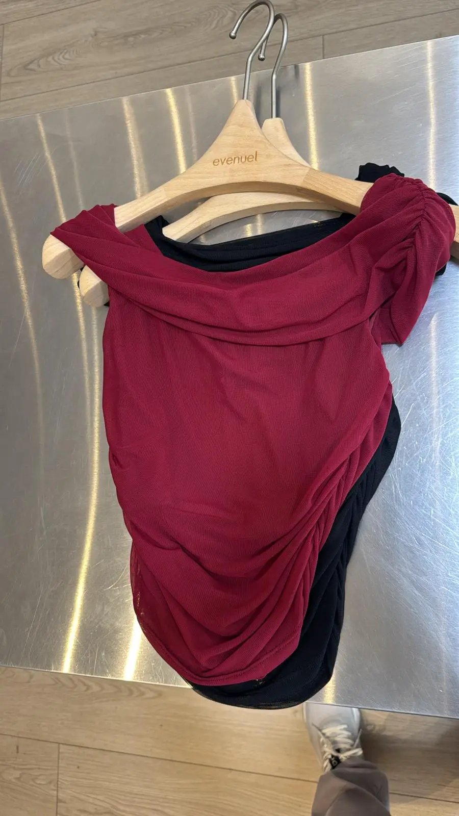 Blusa Mesh Top off shoulder de malla fruncida para mujer | Elegante y moderno | Varios colores by Yanet Collective