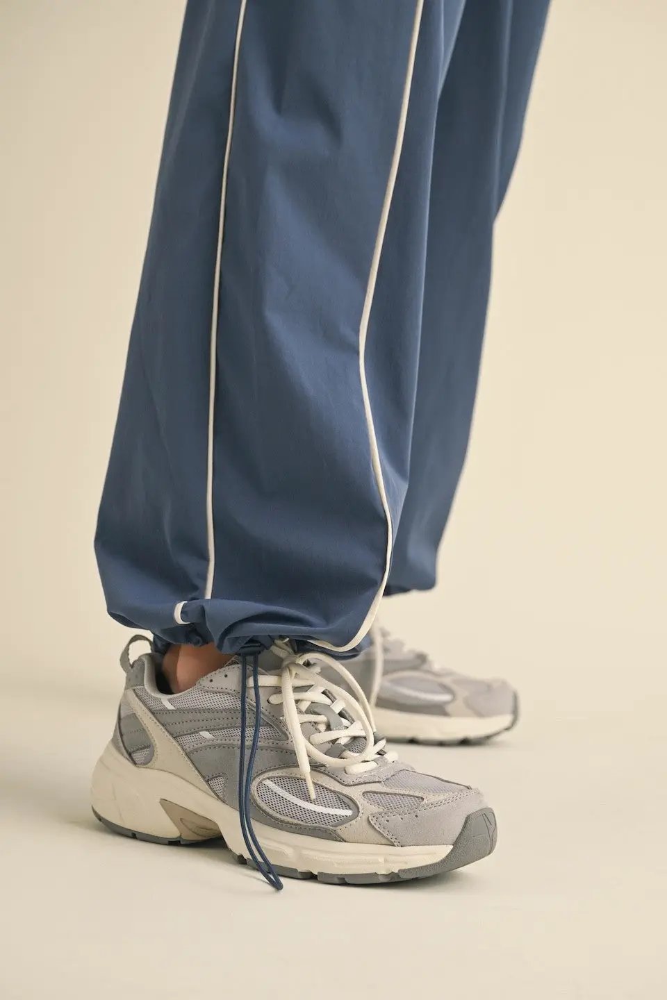 Track Pants de Nailon Deportivos Detalles de Contraste by Yanet Collection
