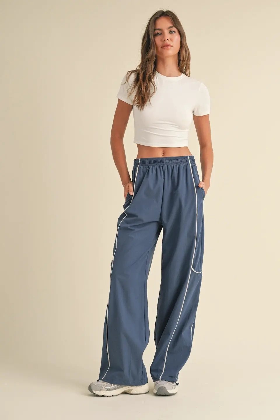 Track Pants de Nailon Deportivos Detalles de Contraste by Yanet Collection