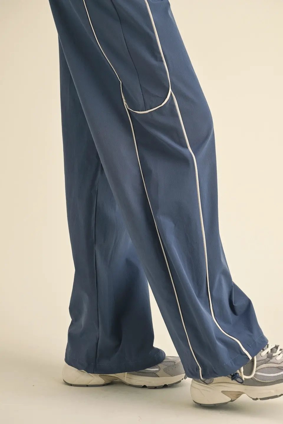 Track Pants de Nailon Deportivos Detalles de Contraste by Yanet Collection
