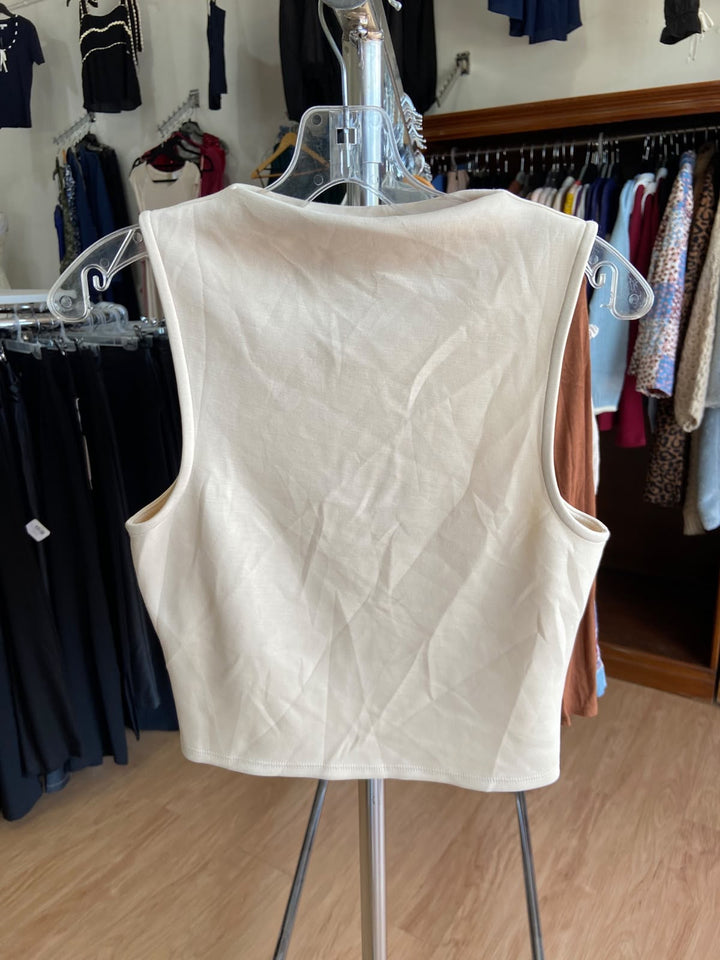 Top Corto Sin Mangas en Crema - Textura Suave Boutique