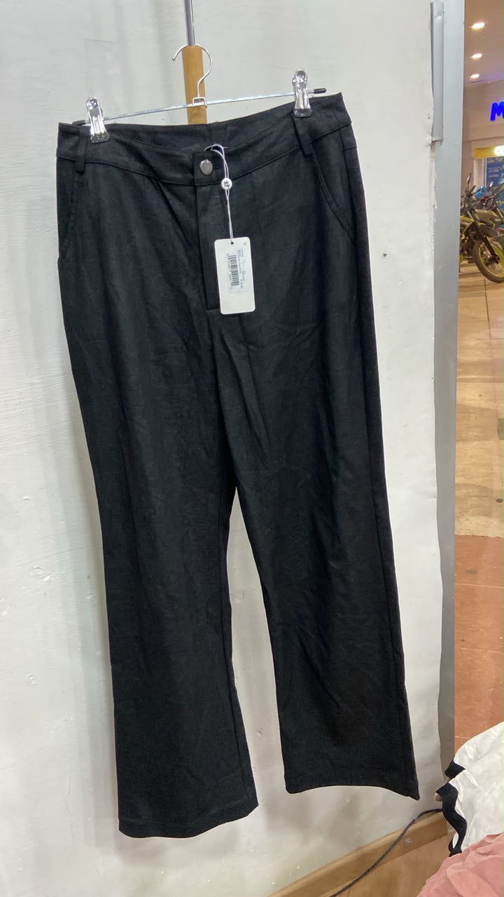 Pantalones Wide-Leg Negros con Detalle de Botones | Estilo Boutique