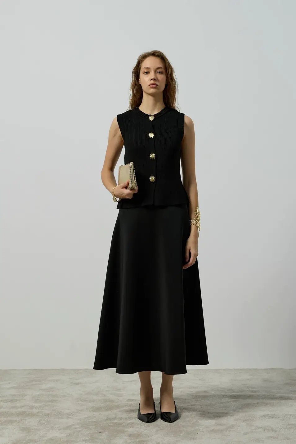 Chaleco Tejido Negro Abotonado by Yanet Collective