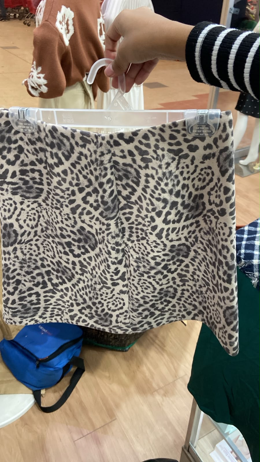 Falda A-Line Estampado Animal Beige con Pliegues - Estilo Boutique