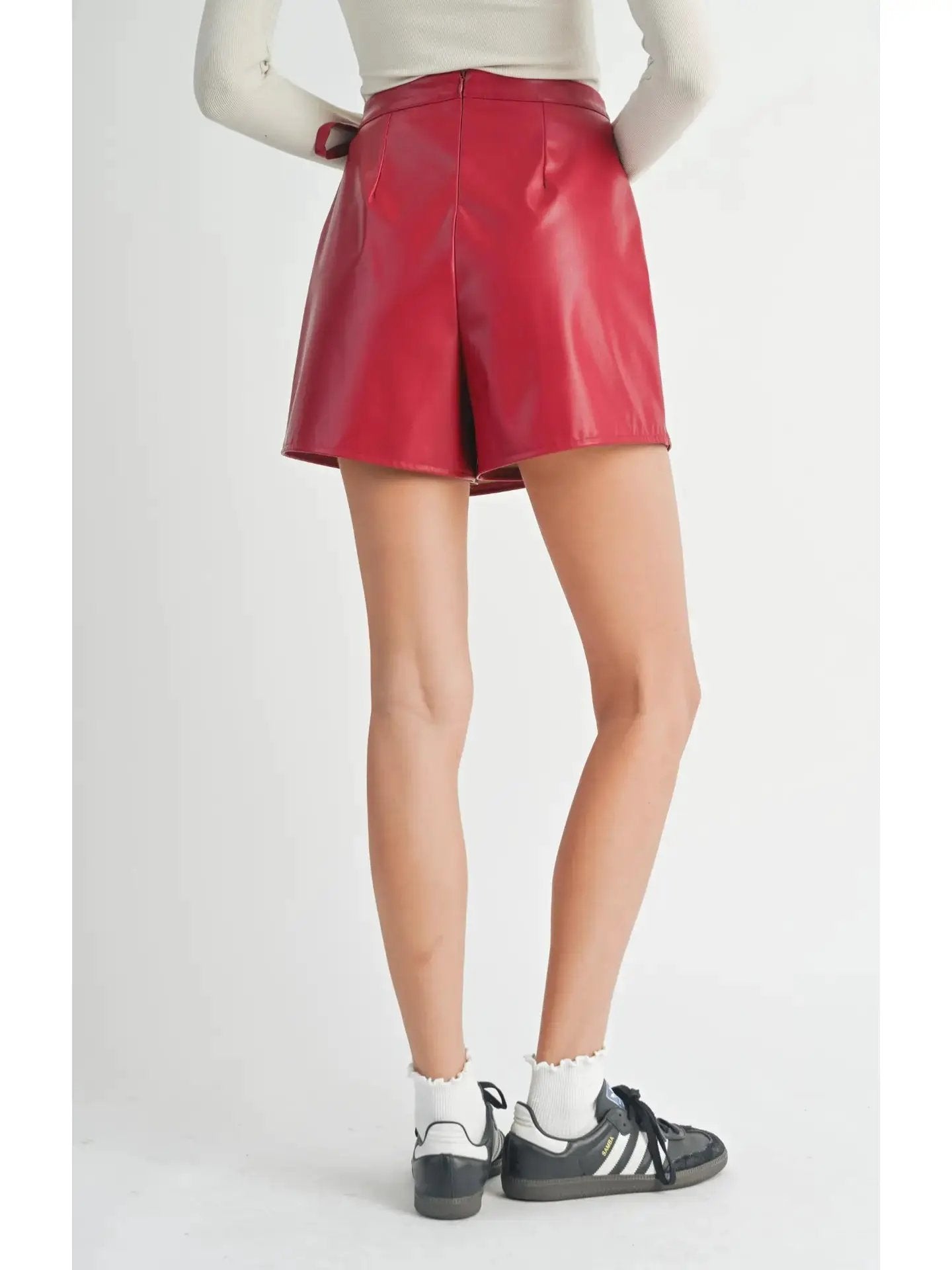 Falda roja vinipiel skort short-falda by Yanet Collective