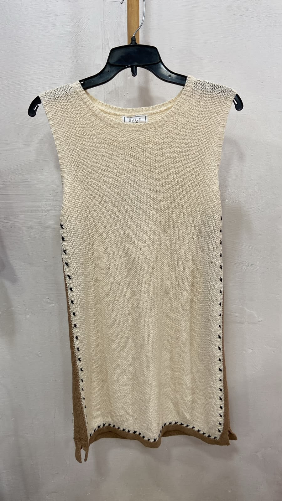 Top de Punto Beige sin Mangas con Detalle Lateral - Estilo Boutique