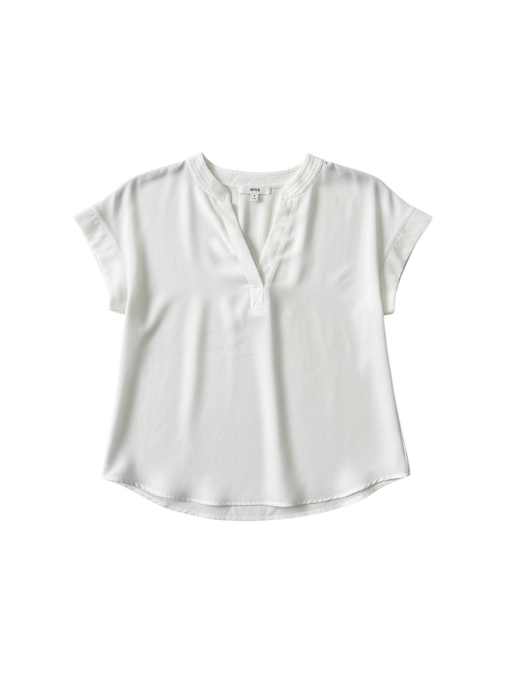 Blusa Blanca de Manga Corta con Escote en V y Detalle de Pliegues