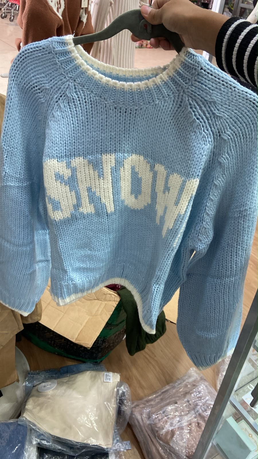 Suéter de Punto Azul Cielo con Detalle 'SNOW' - Colección Boutique