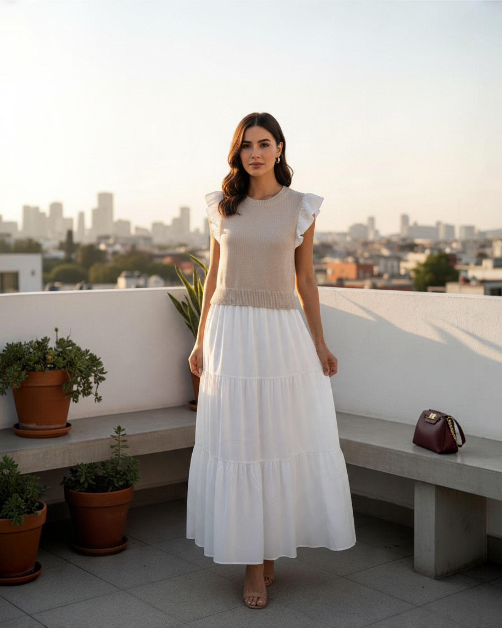 Vestido de Manga Corta Color Beige con Volantes