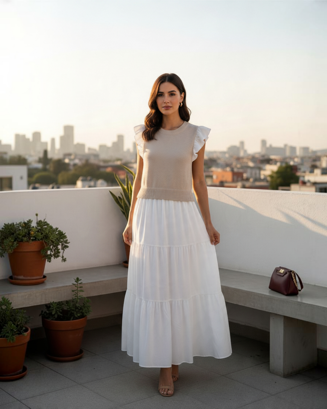 Vestido de Manga Corta Color Beige con Volantes