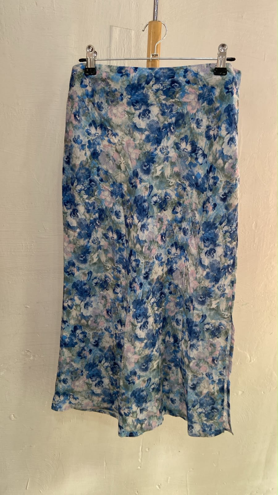 Blue Floral Midi Skirt with Flowing Design