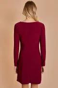 Vestido Burdeos vino con Escote Asimétrico 💃 y Fruncido Lateral | Manga Larga Elegante para Mujer by Yanet Collective