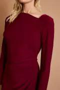 Vestido Burdeos vino con Escote Asimétrico 💃 y Fruncido Lateral | Manga Larga Elegante para Mujer by Yanet Collective