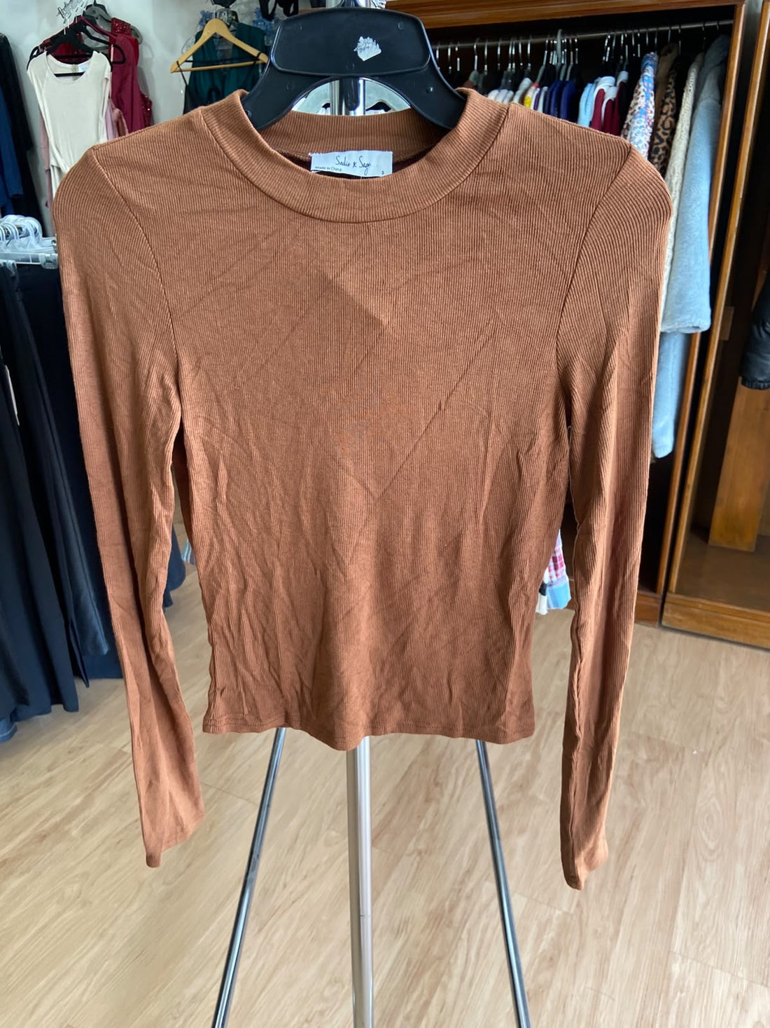 Blusa Ajustada de Manga Larga en Tono Café con Textura Boutique