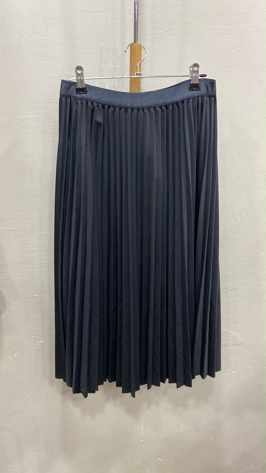 Navy Pleated Midi Skirt with Flowing Silhouette