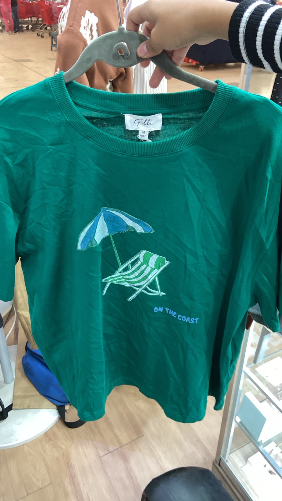Camiseta Verde de Manga Corta con Diseño Playero - Estilo Boutique