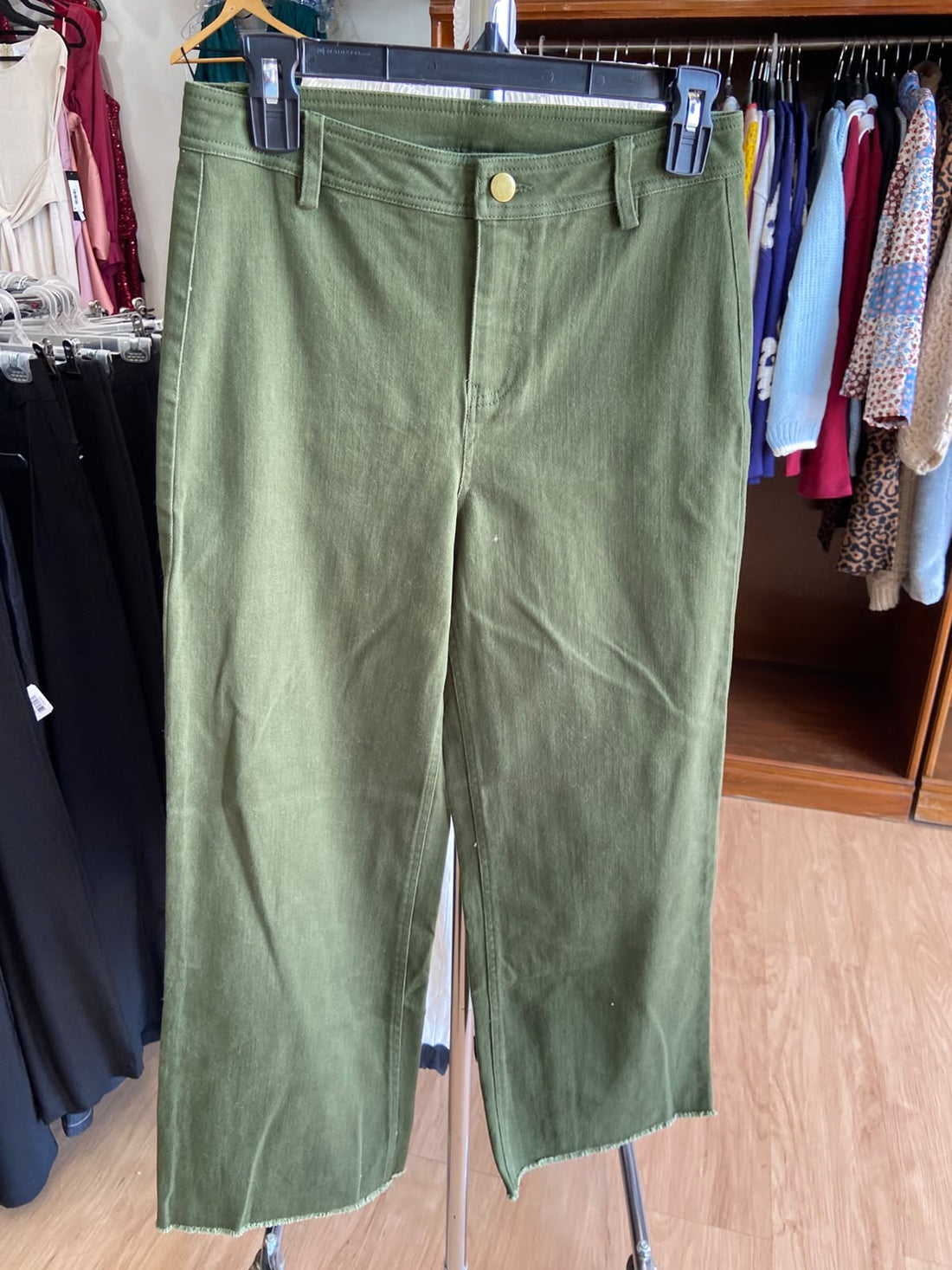 Pantalones Rectos Verde Oliva con Dobladillo Deshilachado - Estilo Boutique