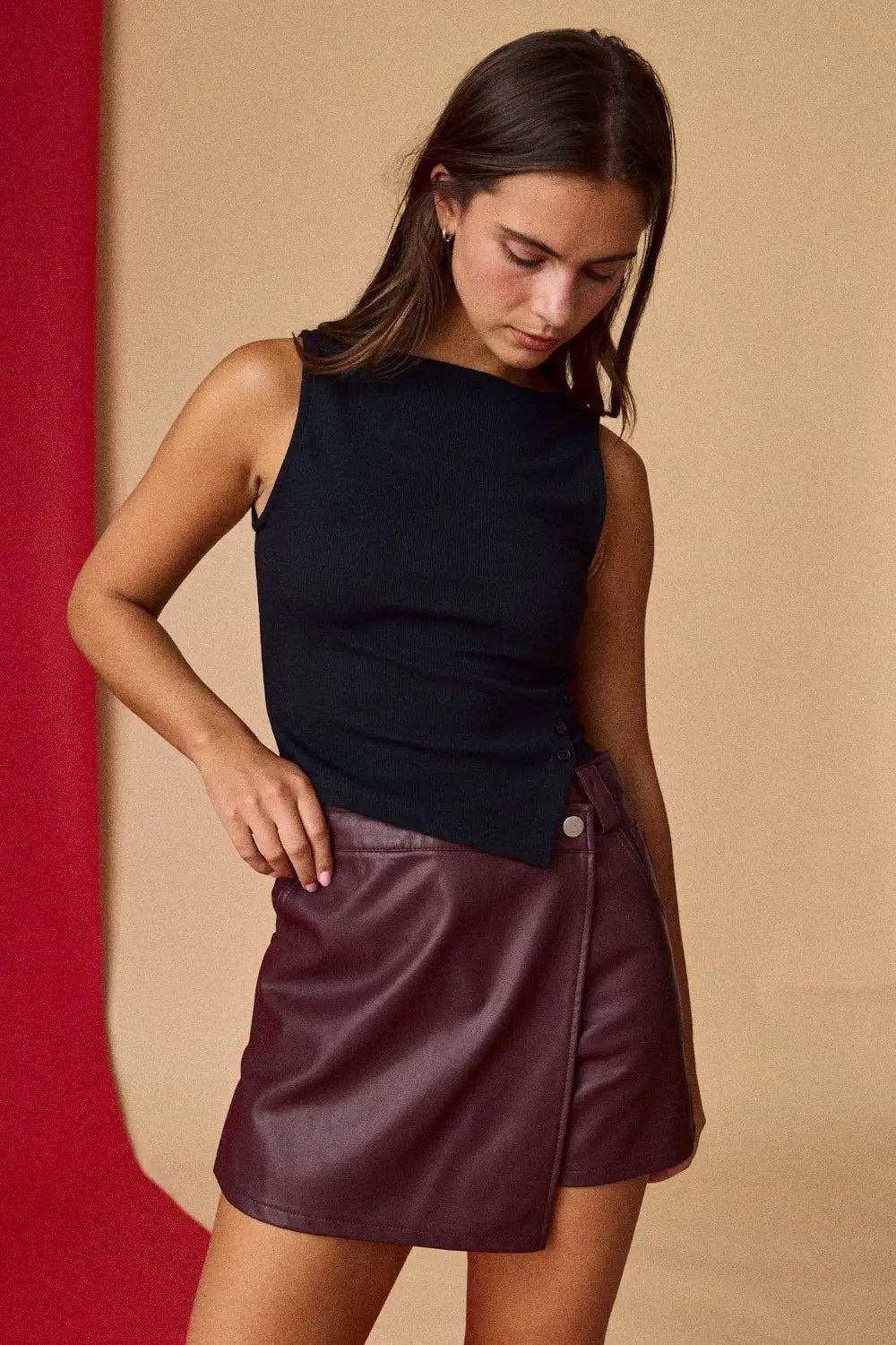 Falda-short de cuero sintético 🍷 tono vino Faux Leather Wrap Skort Boutique Yanet by Yanet Collective