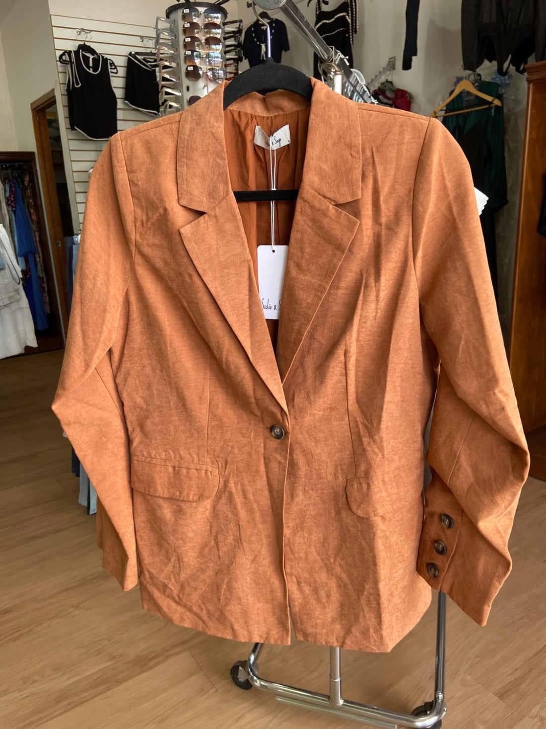 Blazer de Lino Naranja con Detalles de Botones - Estilo Boutique
